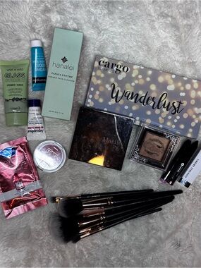 Cargo Wanderlust Makeup Bundle Hanalei Maëlle Wet n Wild Beauty Brushes